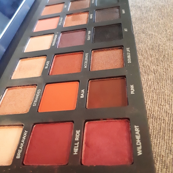 Urban Decay - New/Unsused Eyeshadow Palette - Picture 2 of 5